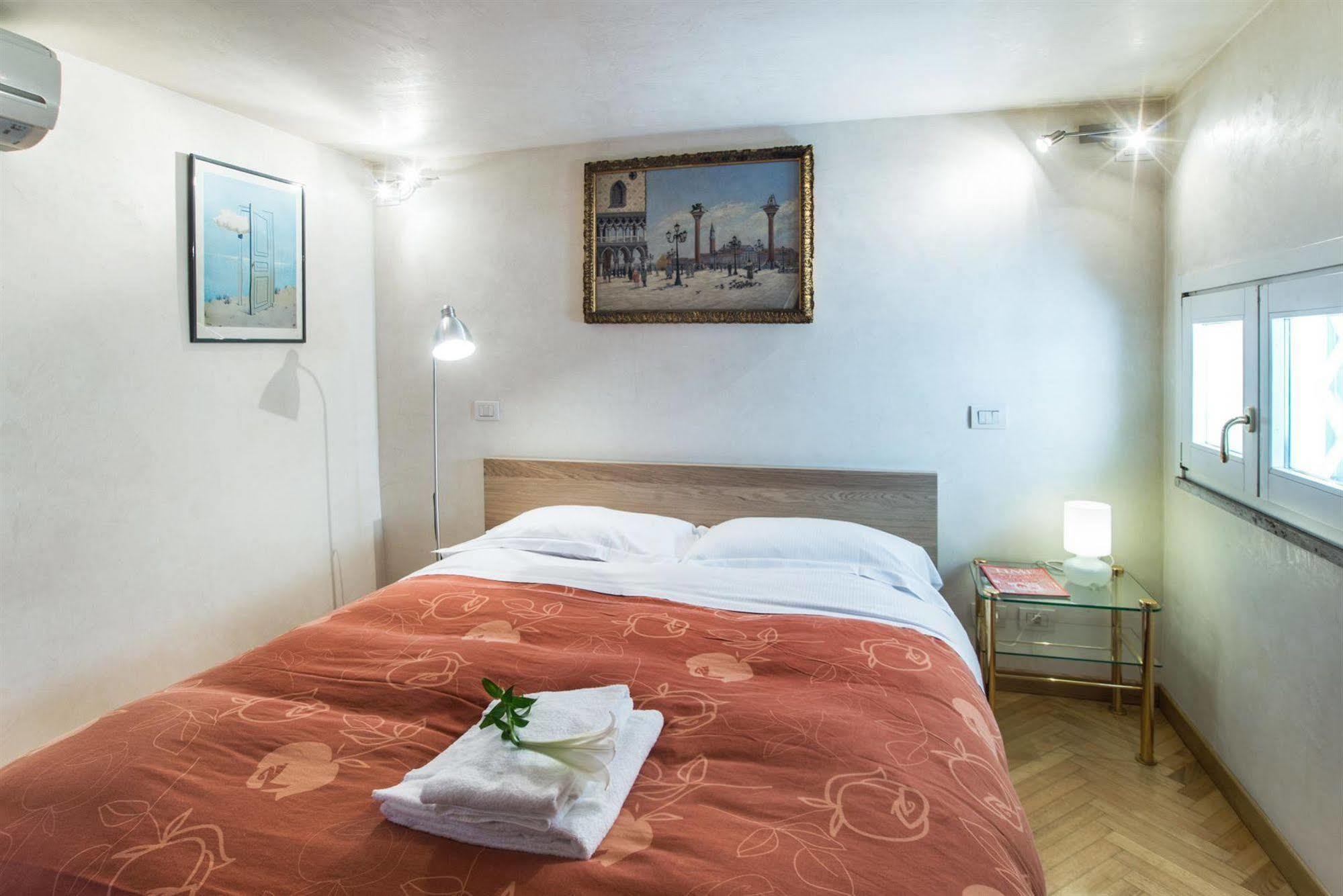 Monti Guest House - Affittacamere Roma Eksteriør bilde